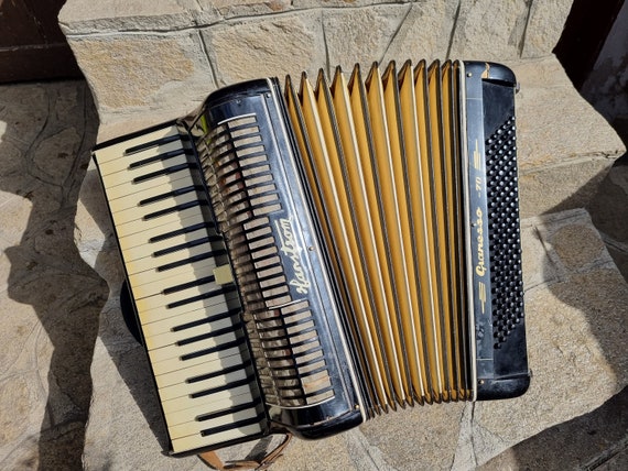 Yamaha Piano Accordion Golden Cup