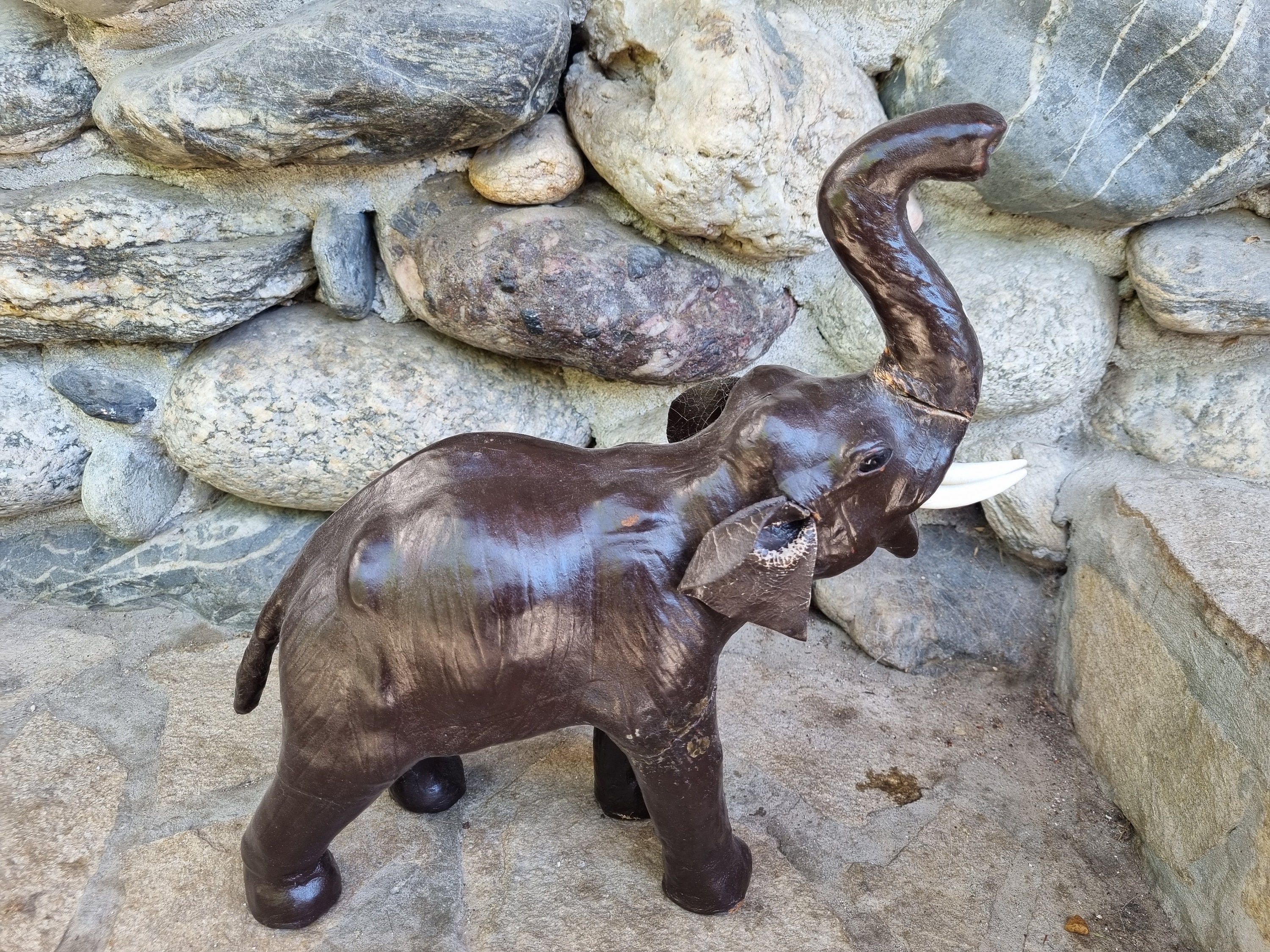 Irayin Elefante Portafortuna, Decorazioni di Elefanti, Regalo Mamma, Madre  Elefante che Trasporta tre Piccoli Elefanti Sulla Schiena, Soprammobili  Moderni Salotto, Statuette Decorative Casa - Argento : : Casa e  cucina