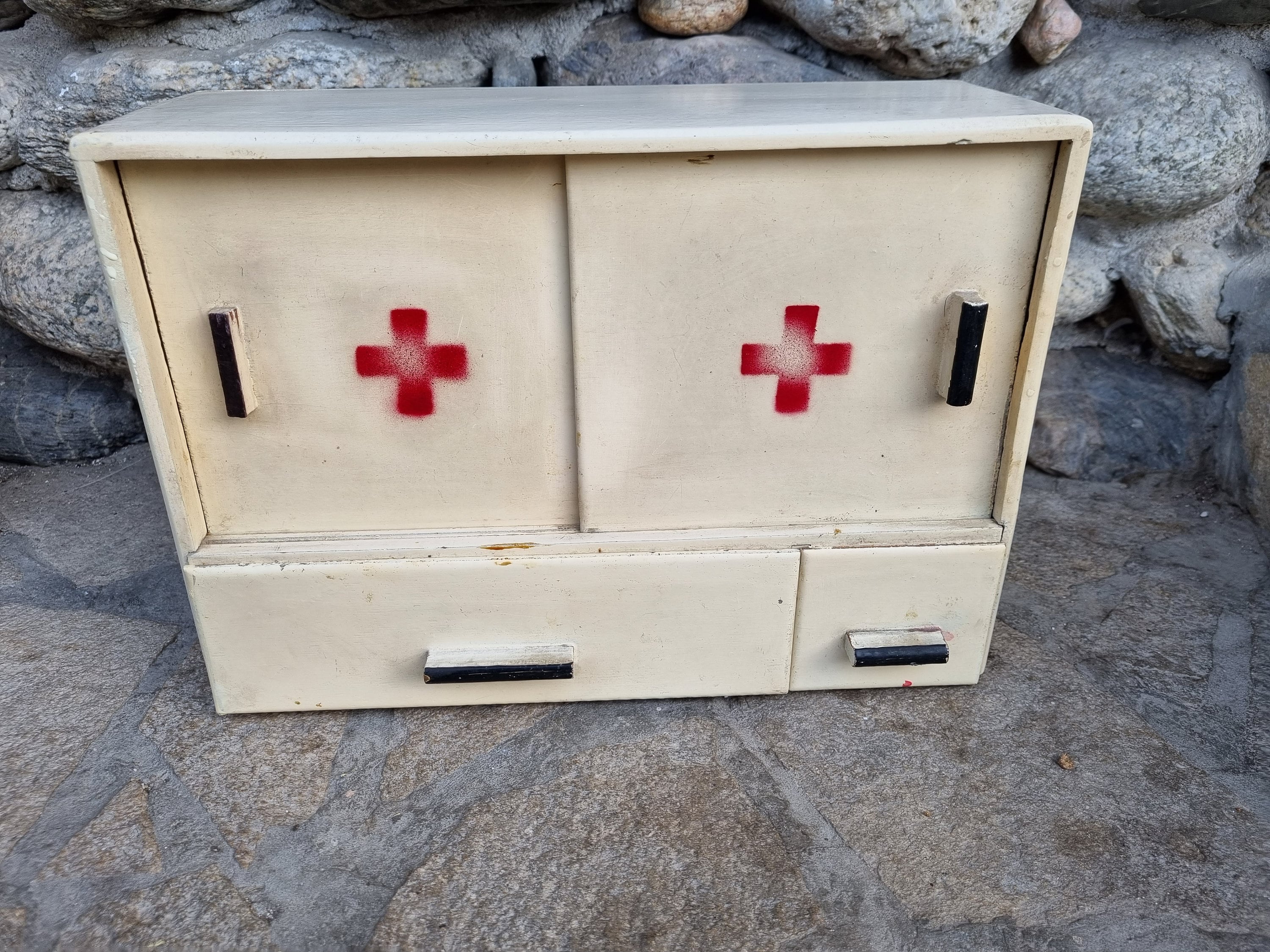 sy liner at opfinde Vintage Old Wooden Medicine Cabinet Vintage Medical Locker - Etsy