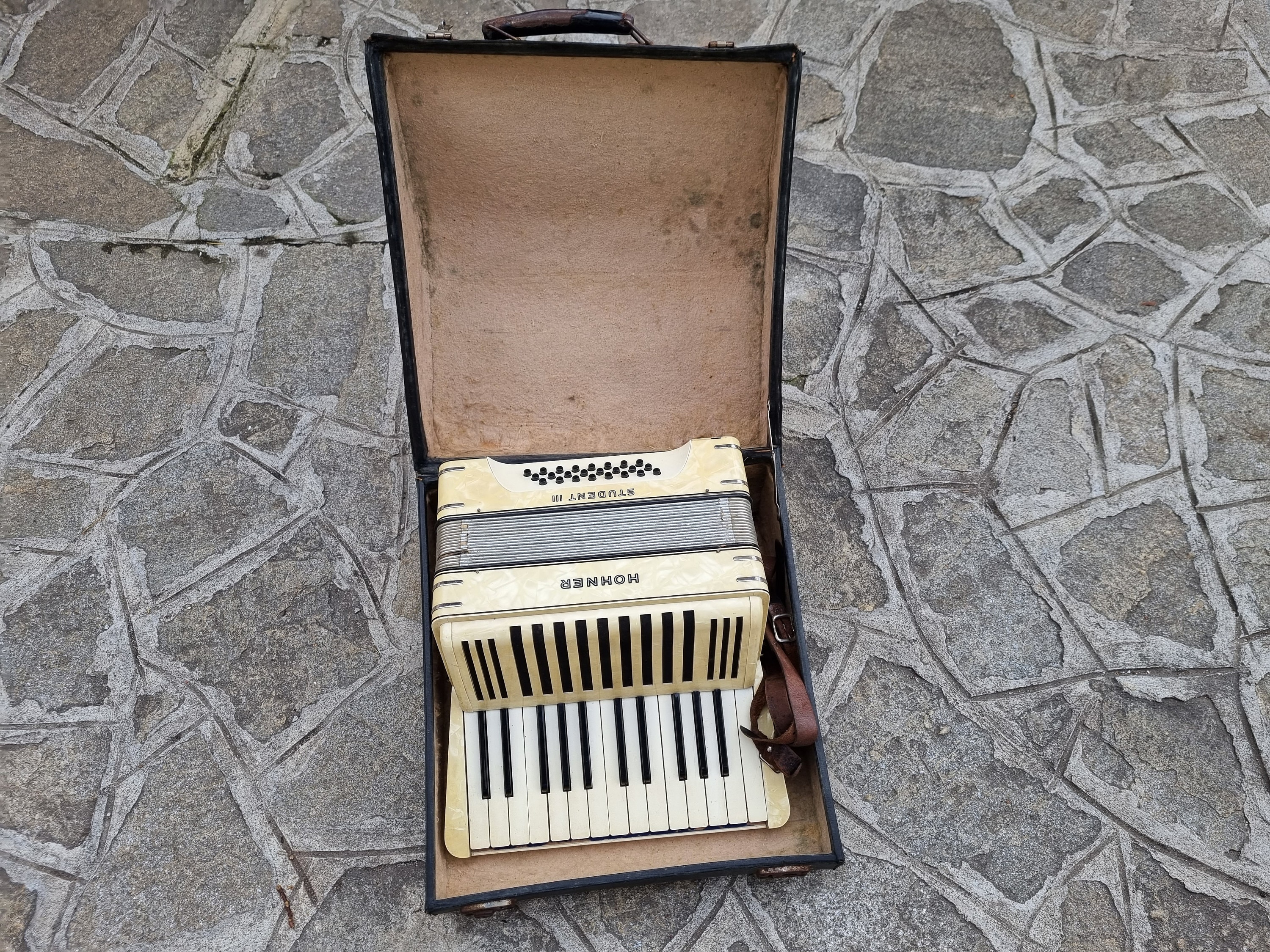 Rare Accordion HOHNER Student 3 - Made in Germany Rare Accordion HOHNER Student 3 - Made in Germany
