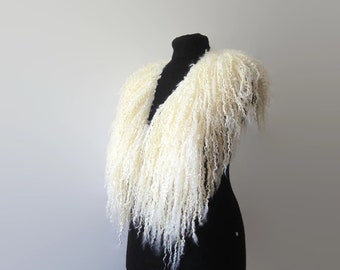 Collier femme en laine feutrée Feutrage fait main OOAK Col blanc chaud et doux Fourrure écologique