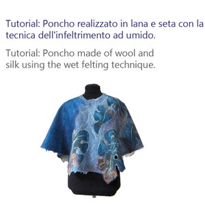 Może przedstawiać: Niebiesko-szary ponczo wykonane z wełny i jedwabiu przy użyciu techniki filcowania na mokro. Ponczo ma wzór liści i jest prezentowane na manekinie.