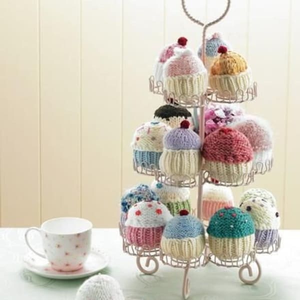 Instant PDF file cupcake knitting pattern using 4 double pointed knitting needles and 2 strands DK yarn