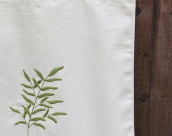 手刺繍のオリーブの枝柄コットントートバッグ | 再利用可能