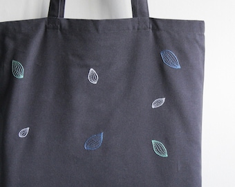 手刺繍のリーフトートバッグ | スレートグレーのコットンキャンバス