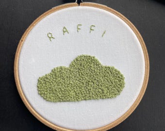 赤ちゃんの名前を刺繍できるフープ | Cloud Nursery Decor