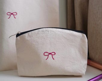 手刺繍のメイクアップバッグ | ペンケース | コスメポーチ | メイクアップバッグ | トイレタリーバッグ | 刺繍バッグ
