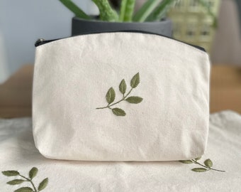 手刺繍のコスメポーチ｜サステナブルコットンペンケース