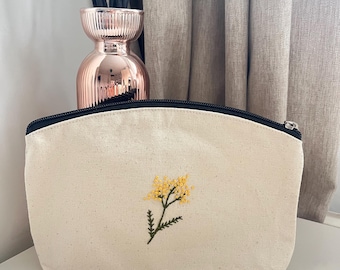 手刺繍のメイクアップバッグ | ペンケース | コスメポーチ | メイクアップバッグ | トイレタリーバッグ | 刺繍バッグ