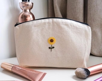 手刺繍のひまわりポーチ｜サステナブルコットンコスメティックバッグ