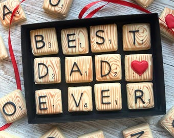 Gepersonaliseerde Vaderdag Scrabble Biscuit-geschenkdoos, beste vader ooit, lettertegelkoekjes voor vader, opa of stiefvader, hou van je vader