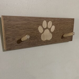 Paw print leash holder