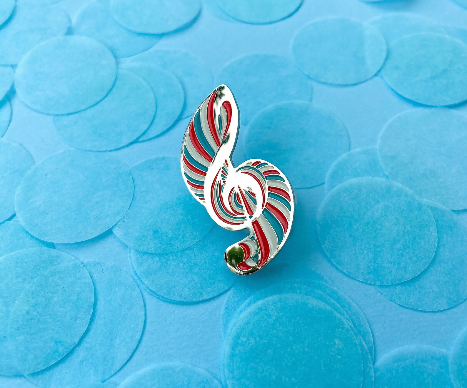 Polished Gold Music Note Lapel Pin At The Music Stand