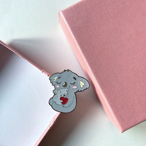 Koala enamel pin, Gift for mother or daughter, Mama bear pin, Mommy&Me kawaii brooch, Mom badge, Mothers love pin, Hug pin, Collar pin image 2