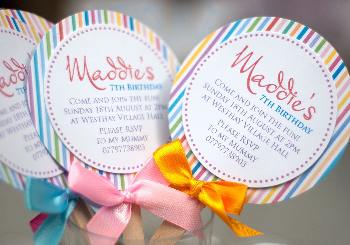 Invitaciones personalizadas para fiesta de piruletas: Rayas arcoíris,  hechas a mano - Etsy México, image size:1200x839