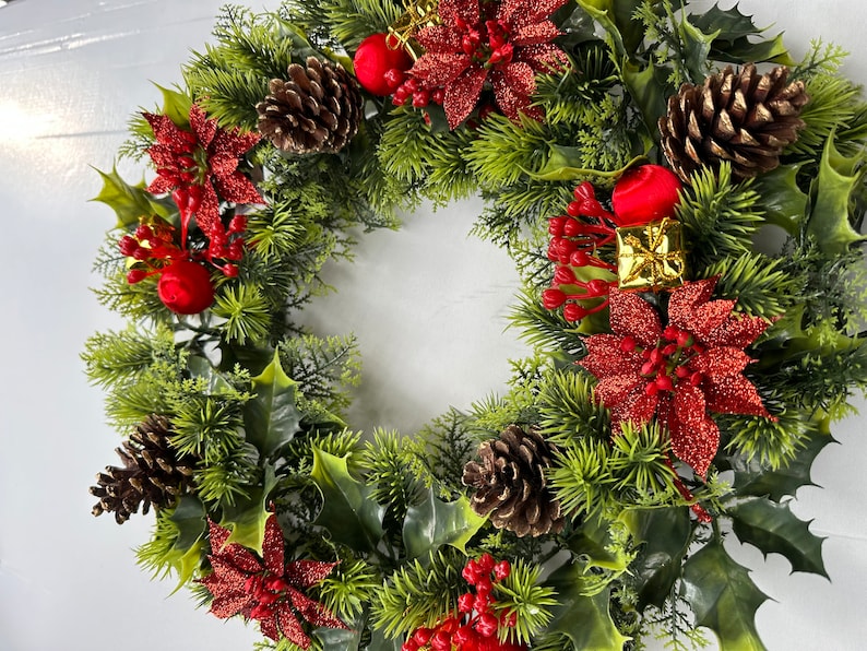 18 Christmas Wreath Decoration/Door Artificial Xmas Red/Glitter Poinsettias/Holly Cones Waterproof Wreath So Ideal For Outside. image 2