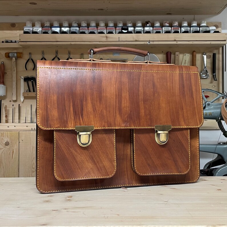 Exclusive business briefcase in hand colored best veg tan Italian leather, fully customizable in color and seam image 3