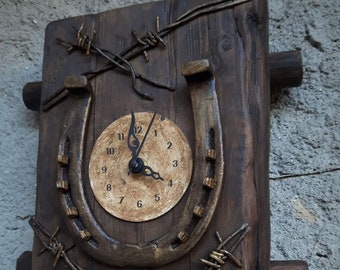 Wall clock made of old wood with horseshoe decoration. 100% handmade.