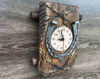 Wall clock made of old wood with horseshoe decoration. 100% handmade. Vintage wall clock. Custom wall clock. Modern wall clock. Art clock