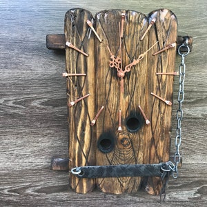100% handgefertigte Holz Wanduhr. Große Vintage Wanduhr. Rustikale Uhr Geschenk. Gravierte Wanduhr