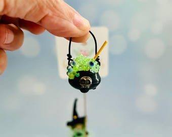 Miniature Witch Cauldron: Resin Potion Decor with Skull Charm