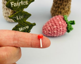 12 pcs micro lollipops. 6x17 mm tiny resin popsicles (random colors).