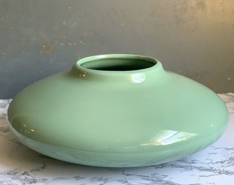 Green Vase Post Modern Style Haeger Flying Saucer Vintage 1990s Plant Holder/pistachio Green/Mint Round shape with circle top 90s 80s