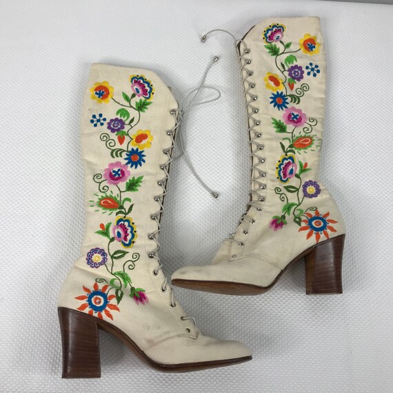 RARE Vintage 1975 Jerry Edouard White Floral Beade