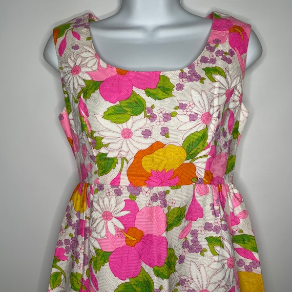 Vintage 60s White Pink Textured Floral Sleeveless… - image 2