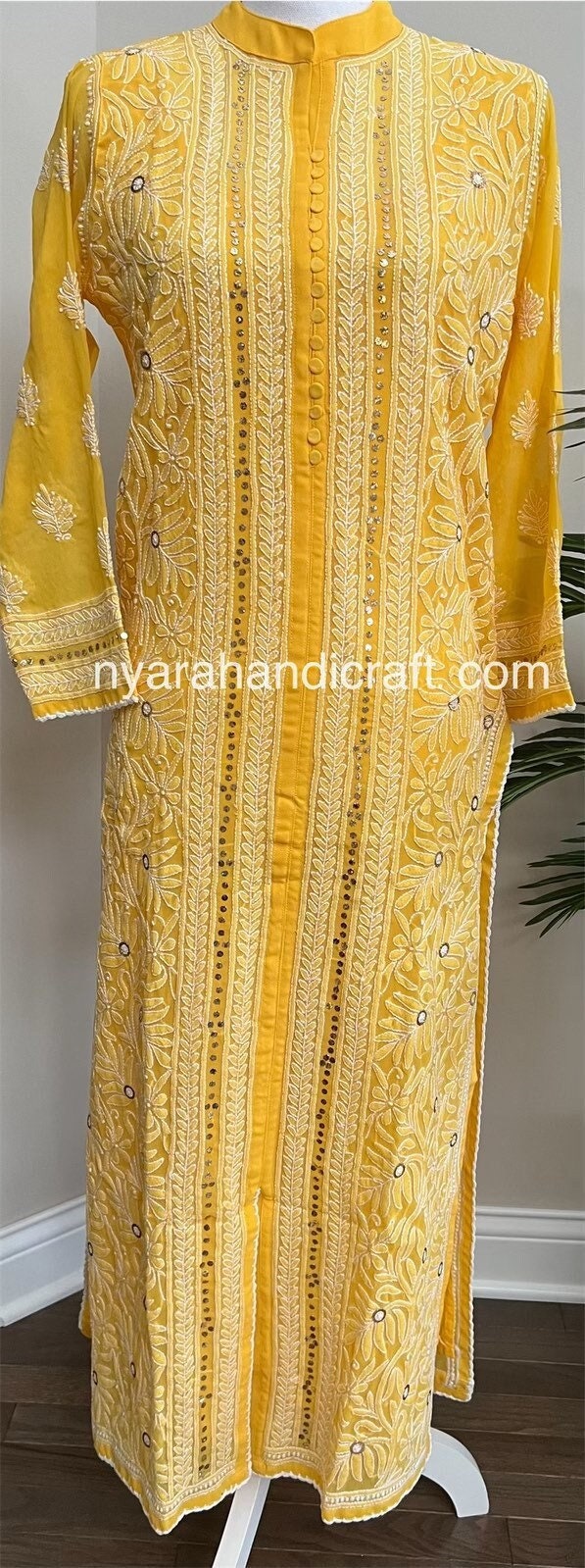 Shop Hand Embroidered Chikankari Outfits for Men & Women - House Of Kari  (Chikankari Clothing)