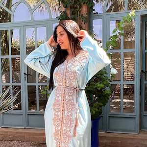 Precioso caftán turquesa bordado para mujer, chilaba marroquí, vestido de noche largo.