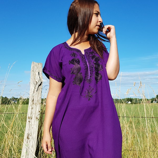 robe marocaine, beau caftan marocain, robe bohème, caftan femme, djellaba violette