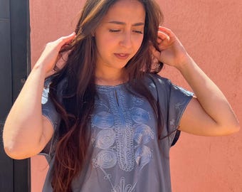Stunning Moroccan grey dress with delicate embroidery