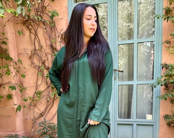 Beautiful moroccan green djellaba with a large hood