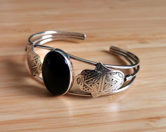 Solid Silver Moroccan Engraved Bracelet with Black Stone