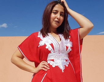 Beuatiful moroccan red dress with fine white embroidery