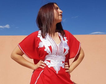 Beuatiful moroccan red dress with fine white embroidery