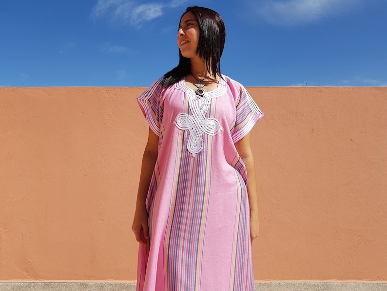 Roze gestreepte Marokkaanse kaftan, boho kleding voor dames, Marokkaanse djellaba afbeelding 1