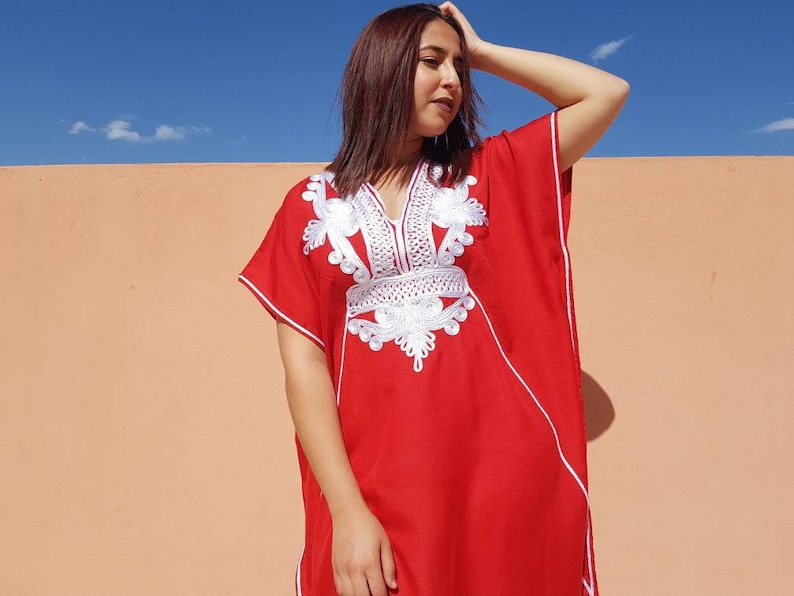 Beuatiful moroccan red dress with fine white embroidery