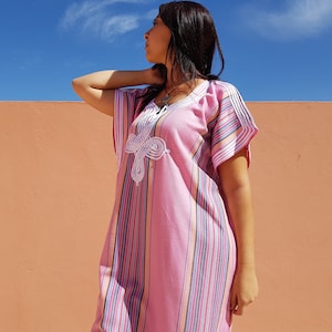 Roze gestreepte Marokkaanse kaftan, boho kleding voor dames, Marokkaanse djellaba afbeelding 2