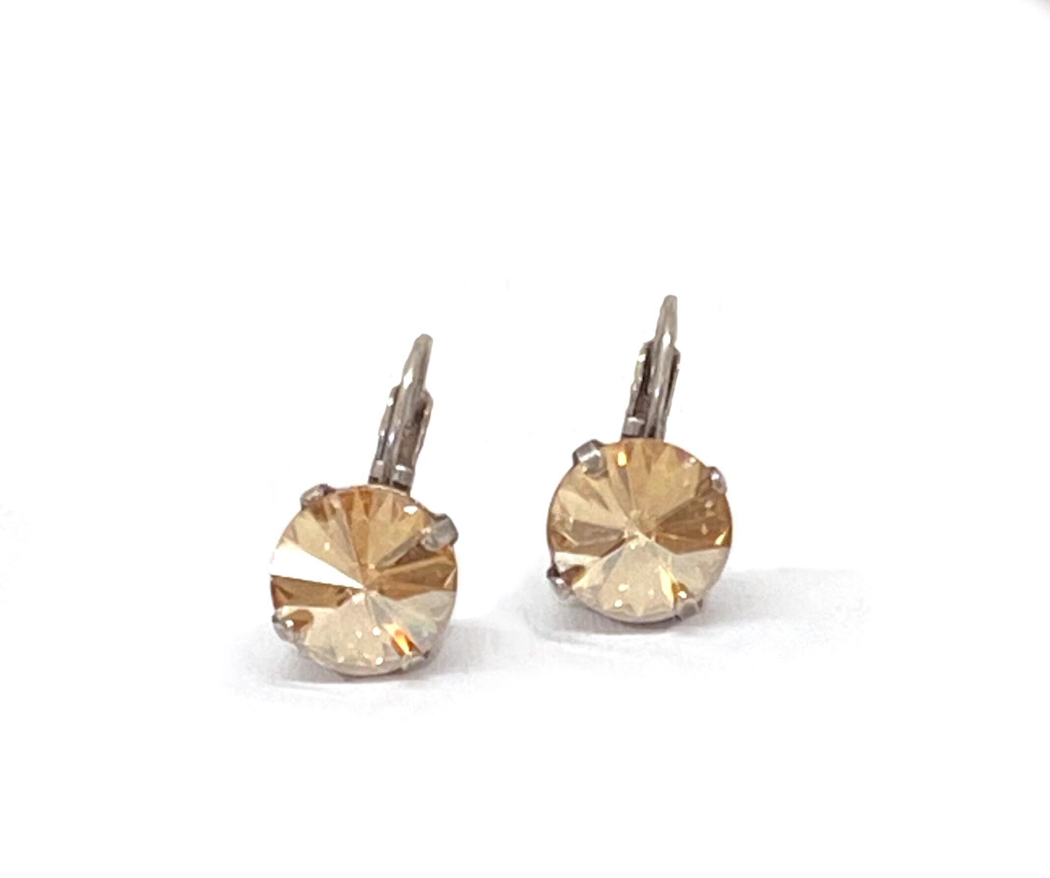 Exquisitos pendientes colgantes con cierre de palanca y tachuelas de cristal dorado de 10 mm/11 mm. Elegantes; elige tu color y acabado favoritos.