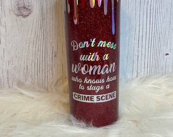 Vaso térmico de crímenes reales, diseño de mujer homicida.
