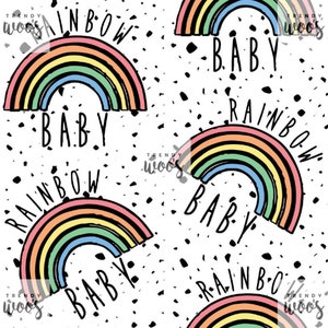 Könnte beinhalten: Ein nahtloses Muster mit bunten Regenbogenbögen mit schwarzen Umrissen und dem Text "RAINBOW BABY", der sich über die gesamte Fläche wiederholt. Der Hintergrund ist weiß mit schwarzen Punkten.