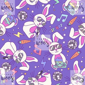 Może przedstawiać: Wzór bez szwów z białymi królikami w okularach przeciwsłonecznych, trzymającymi mikrofony i boomboxy. Tło jest fioletowe z gwiazdami, nutami muzycznymi, błyskawicami, marchewkami i kulami dyskotekowymi. Tekst "HIP HOP" i "TRENDY WOOS" jest również zawarty we wzorze.