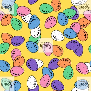 Può includere: Uno schema senza cuciture di uova di Pasqua colorate su uno sfondo giallo. Le uova sono in varie tonalità di rosa, blu, verde, viola e bianco, e hanno pois neri. Lo schema è perfetto per i lavoretti pasquali, le decorazioni e i tessuti.
