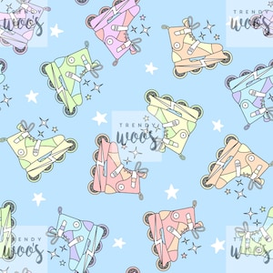 Könnte beinhalten: Ein nahtloses Muster mit pastellfarbenen Rollschuhen mit weißen Schnürsenkeln und Rädern auf hellblauem Hintergrund mit weißen Sternen. Der Text "TRENDY WOOS" erscheint im Muster.