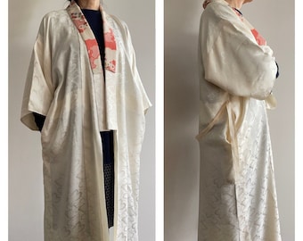 Relaxed-Fit Silk Kimono Dressing Gown with Pockets in a Gift Bag made from Vintage Juban Oridashi *Sustainable Fashion*現代版 絹襦袢