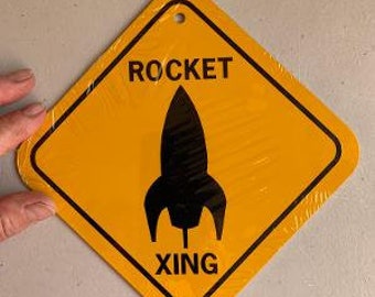 Rocket Xing 6x6 pulgadas pequeño divertido signo de cruce de aluminio