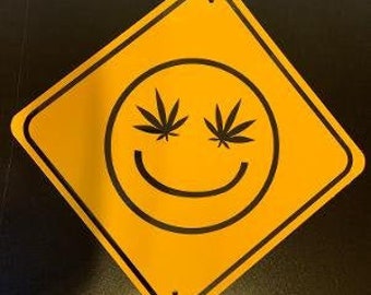 Smiley Gezicht met pot blad ogen 12x12 inch Funny Marijuana Aluminium Yard Sign