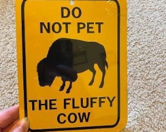 Do Not Pet The Fluffy Cow   Bison   6x8 inch small Funny Aluminum Crossing Sign